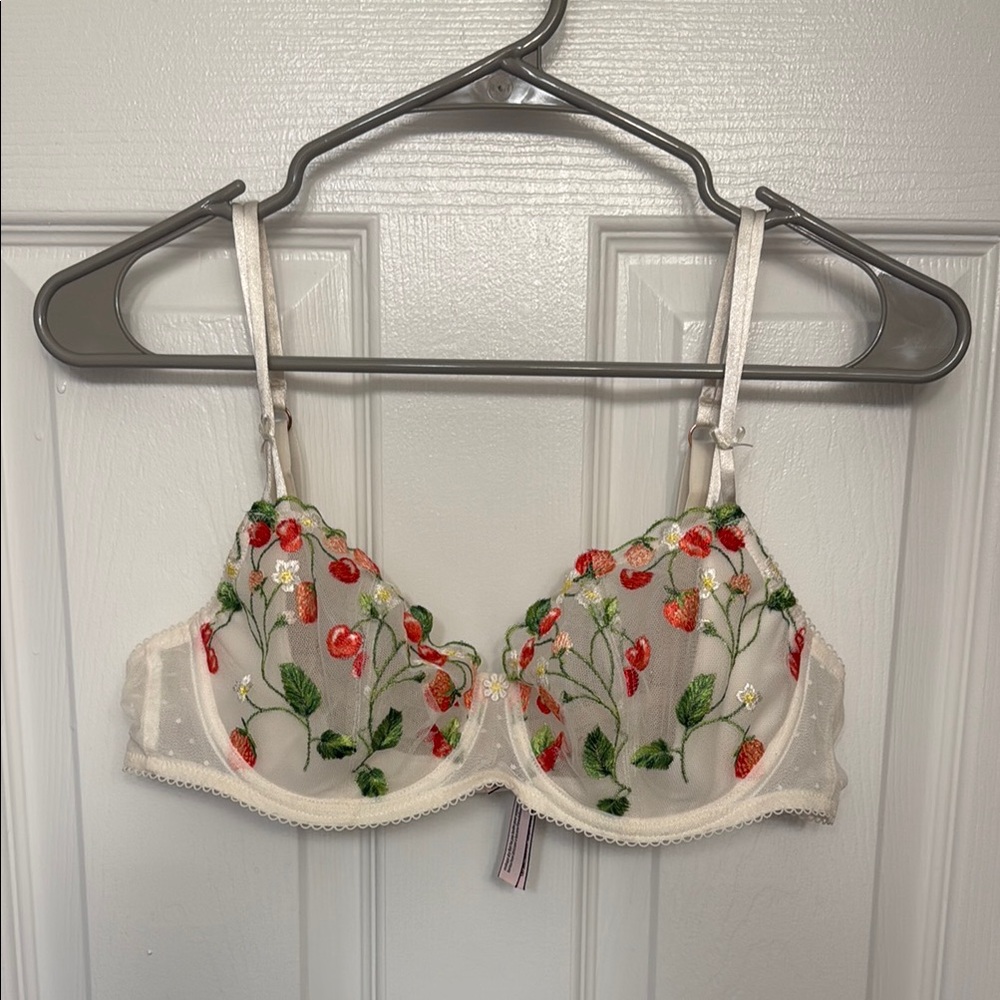 NWOT Victoria’ Secret Dream Angels Cherry & Strawberry Unlined Push Up Bra 36C